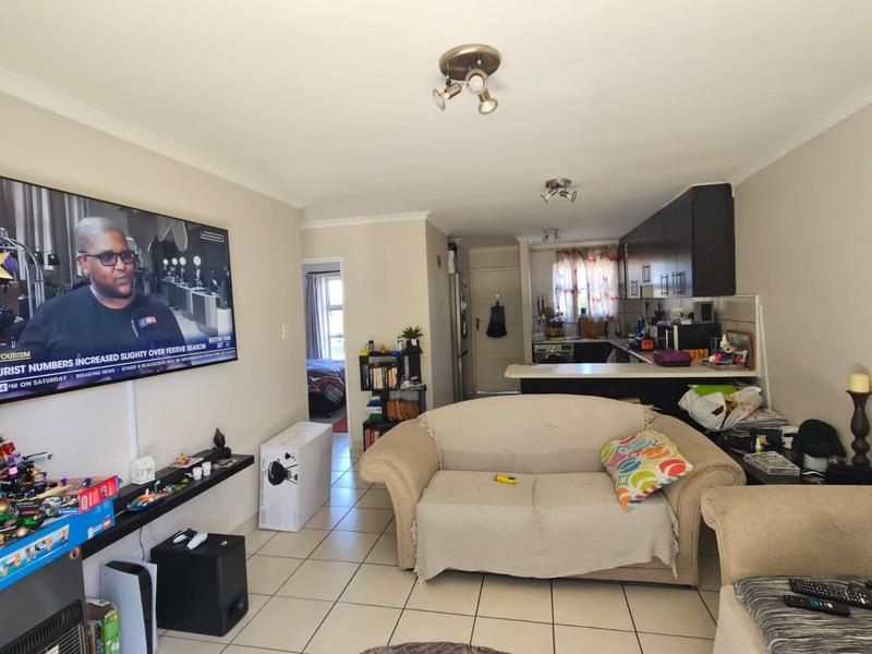 2 Bedroom Property for Sale in Oakglen Western Cape